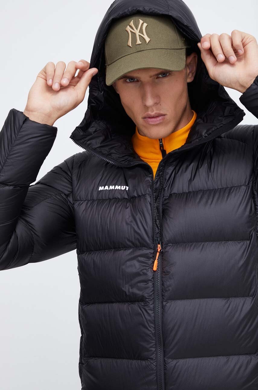 

Спортивная пуховая куртка Mammut Meron IN Hooded цвет чёрный