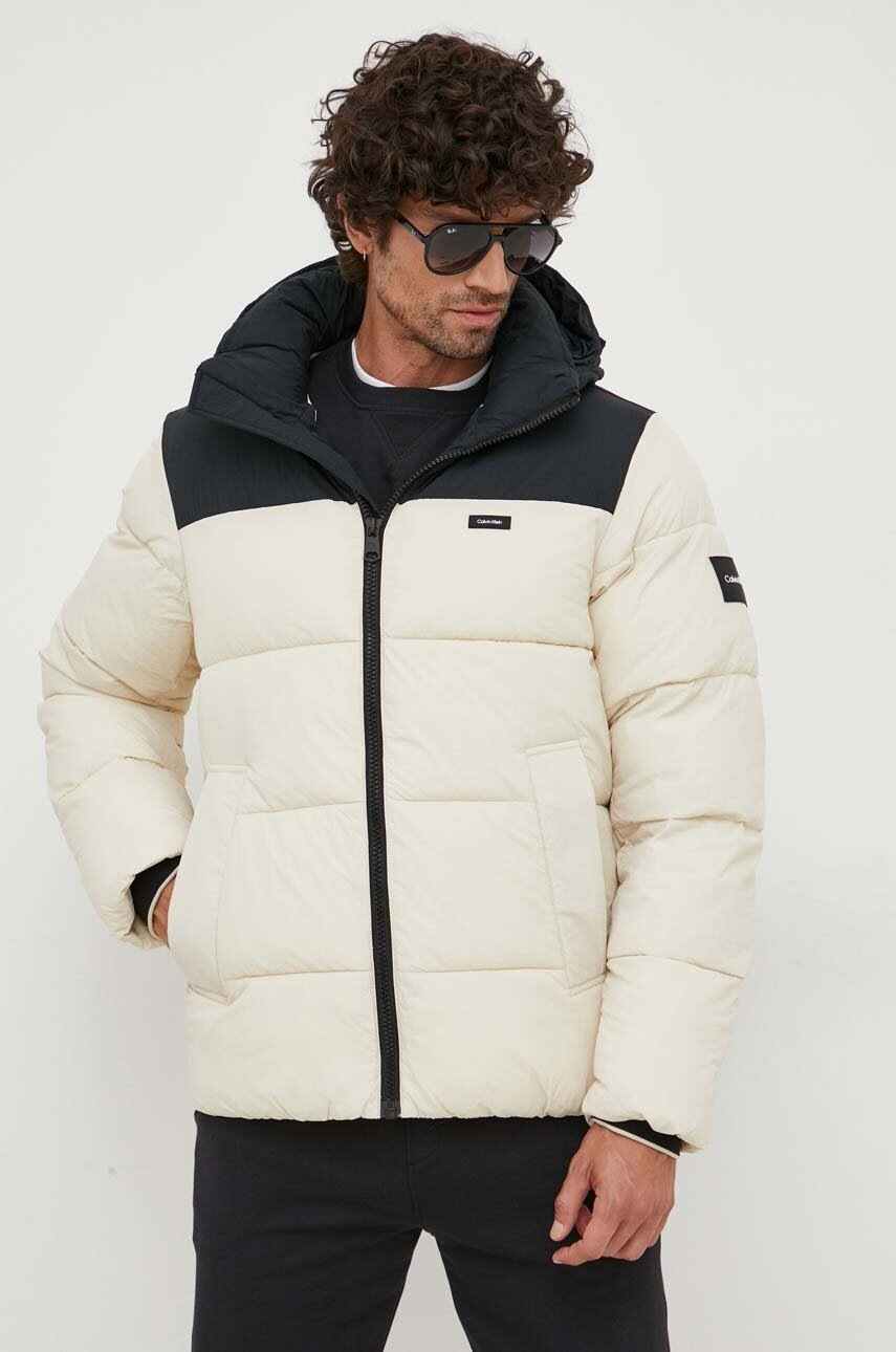 

Яке Calvin Klein в бежово зимен модел, Бежов