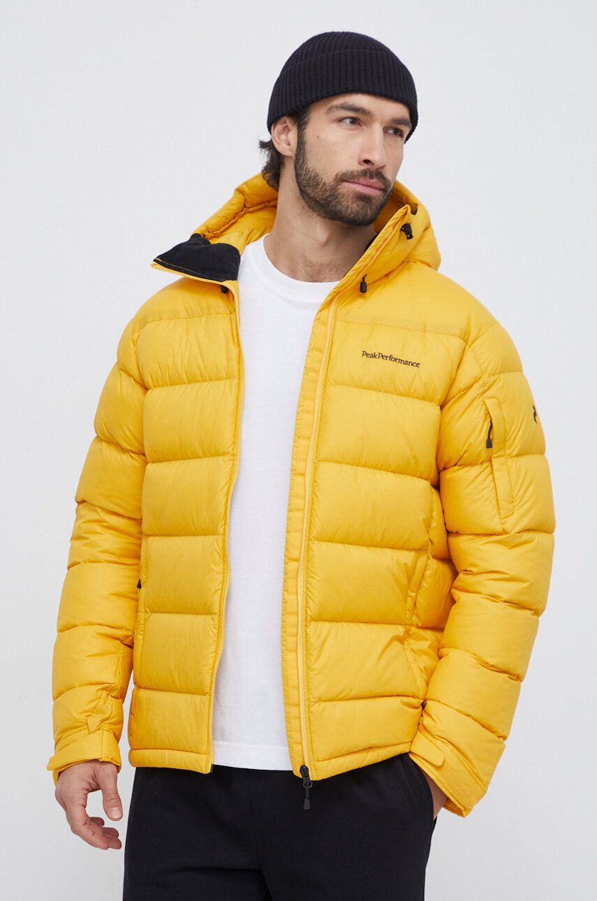 Péřová bunda Peak Performance pánská, žlutá barva, zimní - žlutá - Hlavní materiál: 100 % Polyamid