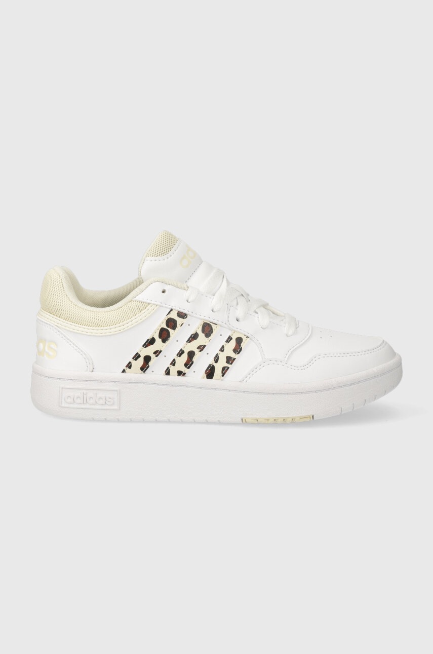 

Кроссовки adidas HOOPS цвет белый