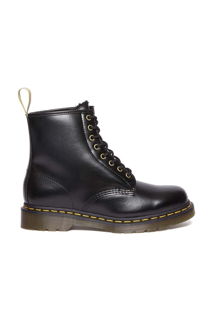 E-shop Farmářky Dr. Martens Vegan 1460 dámské, černá barva, na plochém podpatku, zateplené, DM31136001