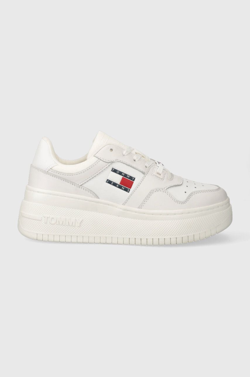 Levně Sneakers boty Tommy Jeans TJW RETRO BASKET FLATFORM bílá barva, EN0EN02536