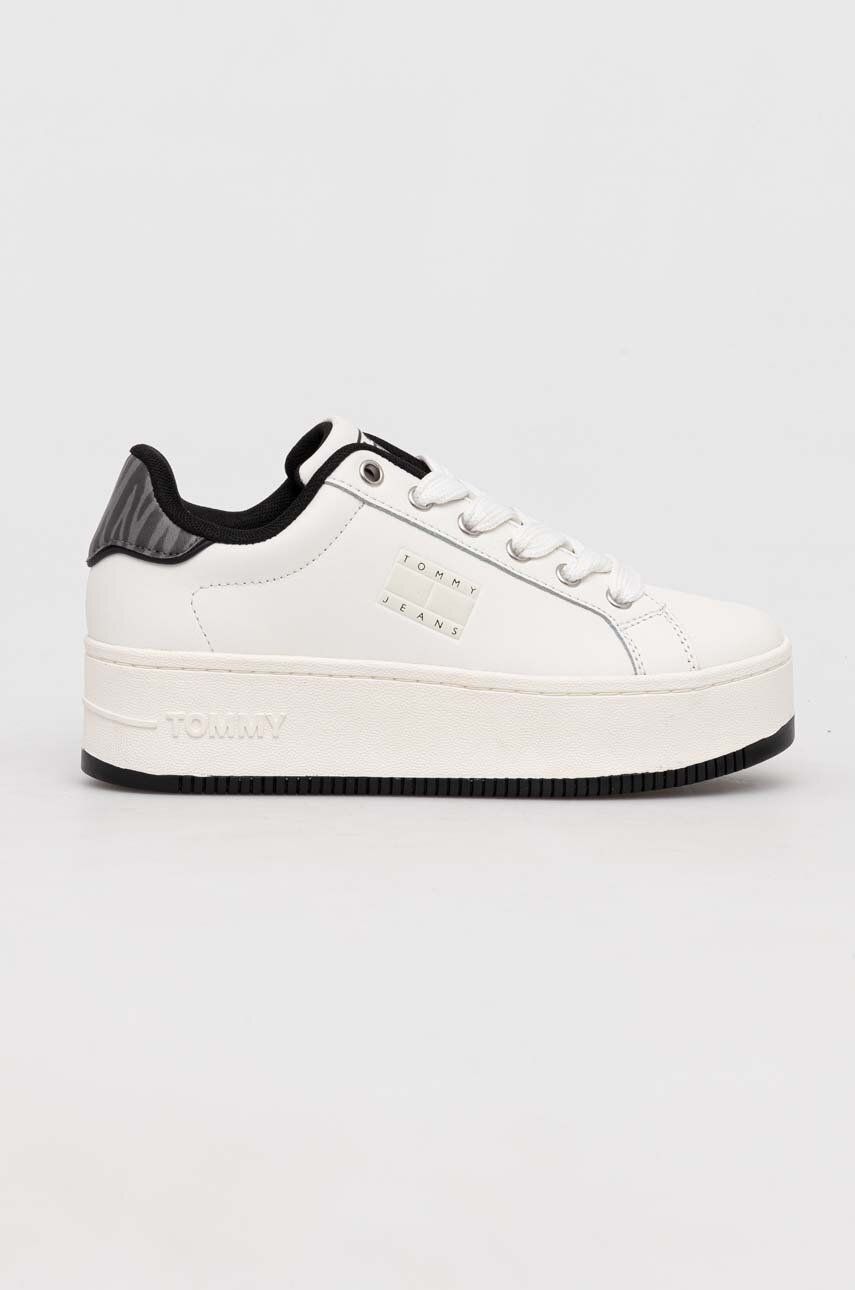 Kožené sneakers boty Tommy Jeans TJW FLATFORM ANIMAL PRINT bílá barva, EN0EN02537