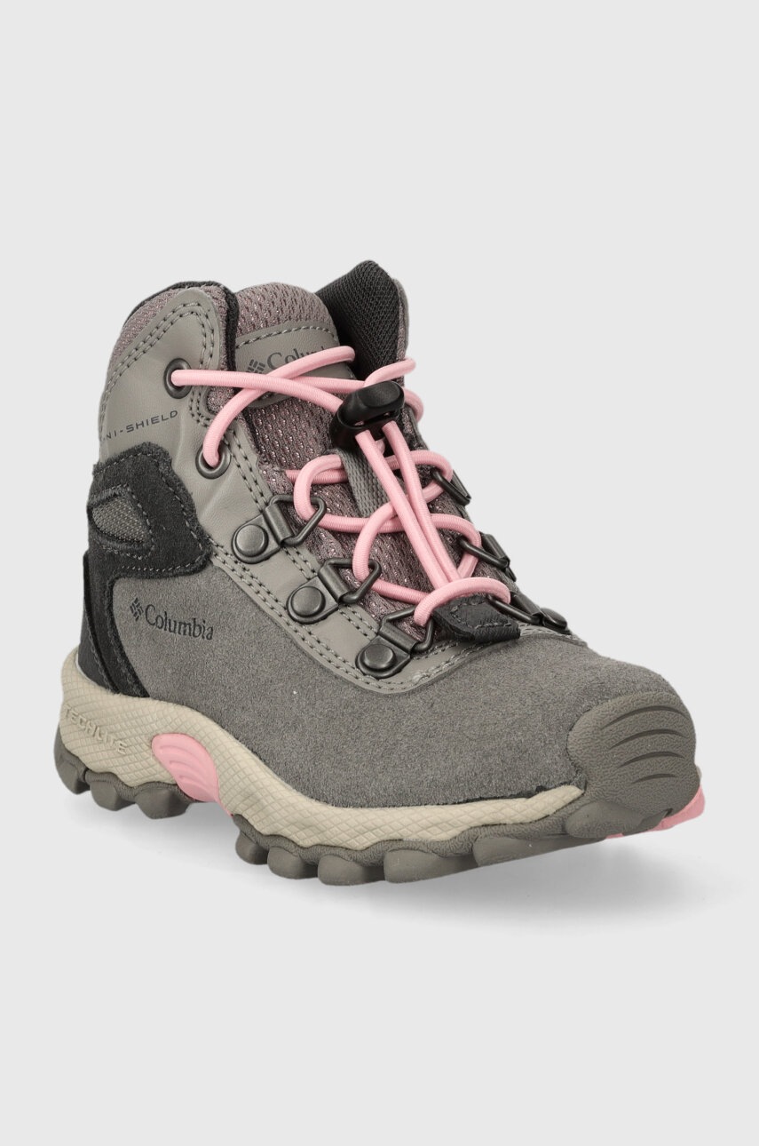 Дитячі шкіряні кросівки Columbia YOUTH NEWTON RIDGE AMPED колір сірий