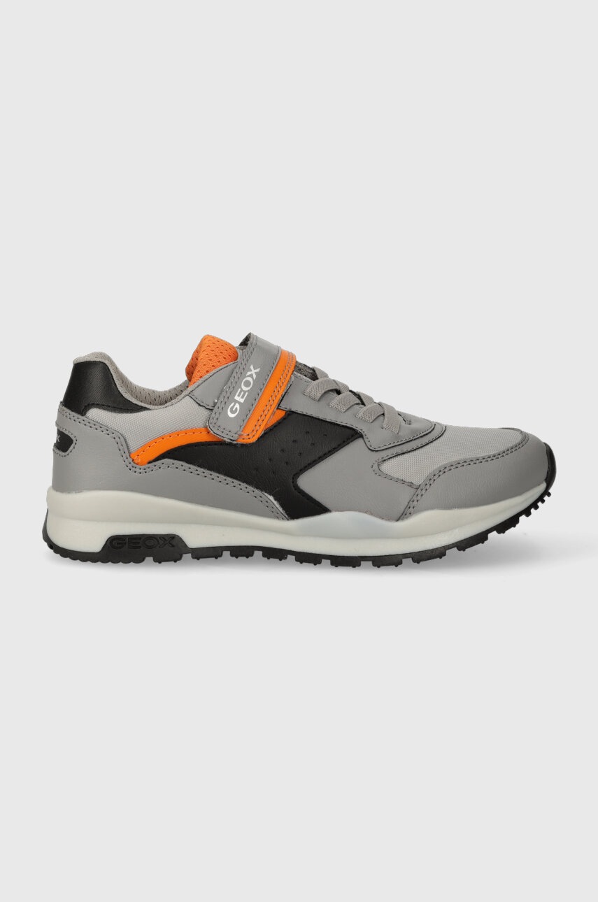

Детски маратонки Geox в сиво, Сив