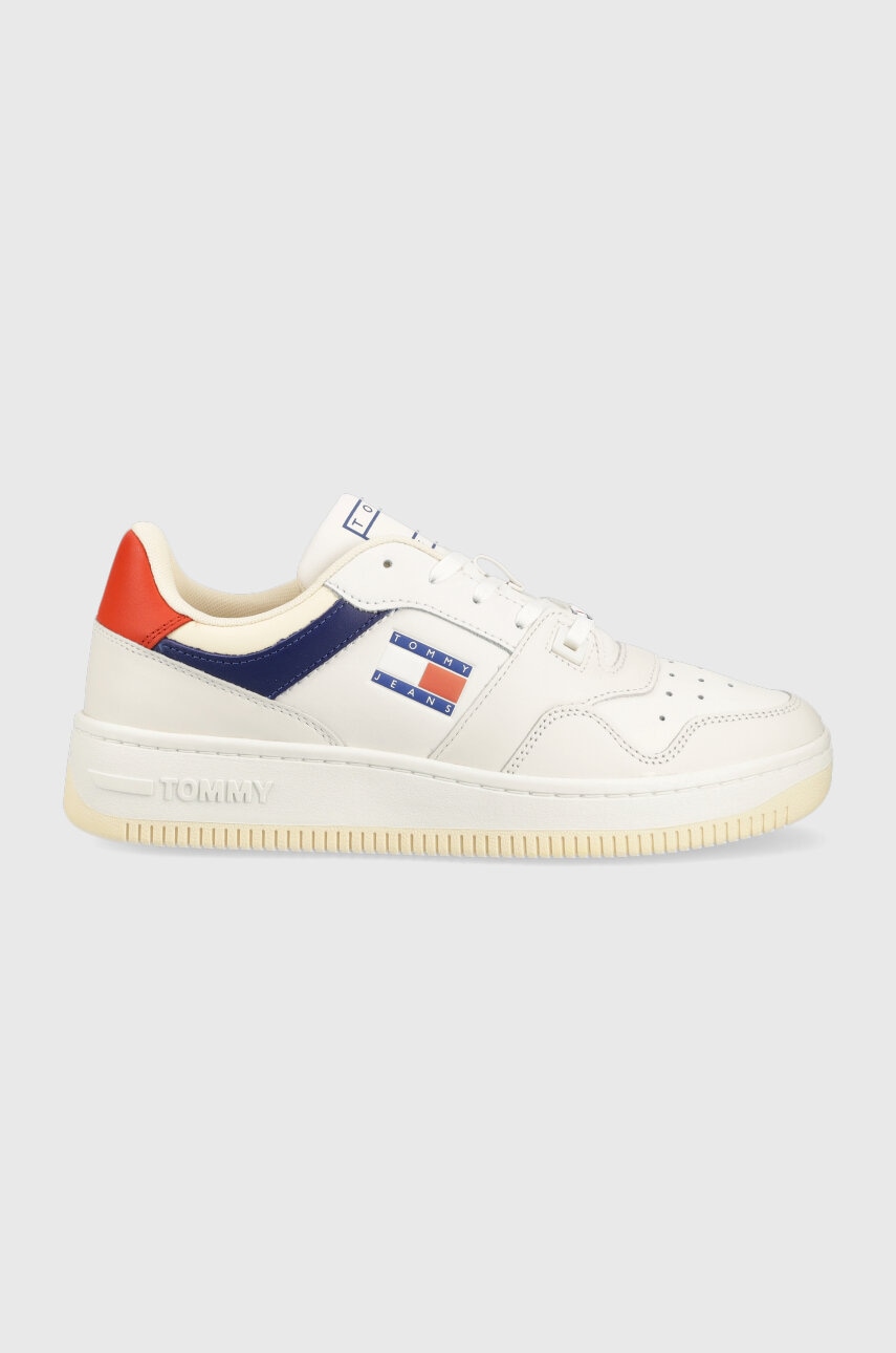 Levně Kožené sneakers boty Tommy Jeans TJM BASKET PREMIUM bílá barva, EM0EM01216