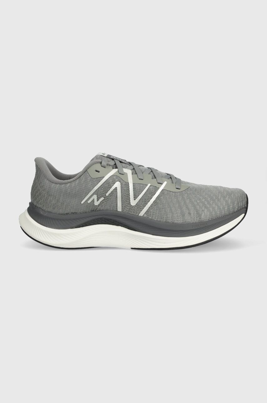 Levně Běžecké boty New Balance MFCPRCG4 šedá barva