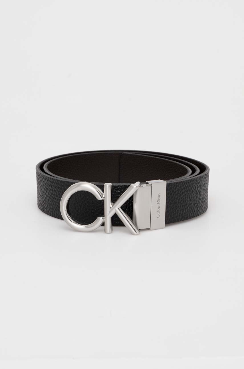 Levně Oboustranný kožený pásek Calvin Klein pánský, černá barva, K50K510630