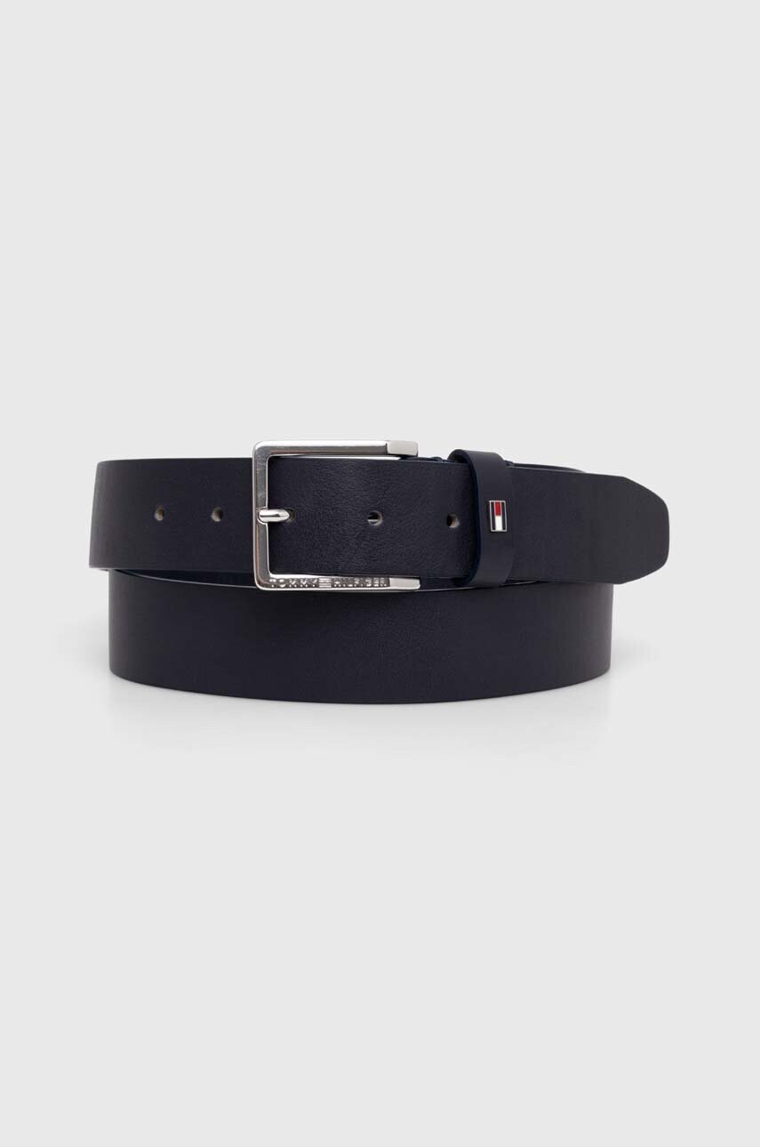 Levně Kožený pásek Tommy Hilfiger pánský, tmavomodrá barva