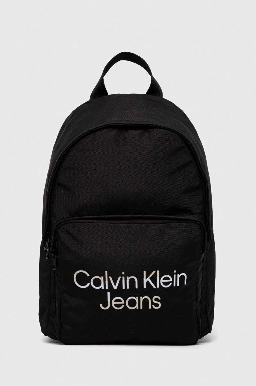 

Детска раница Calvin Klein Jeans в черно голям размер с принт, Черен