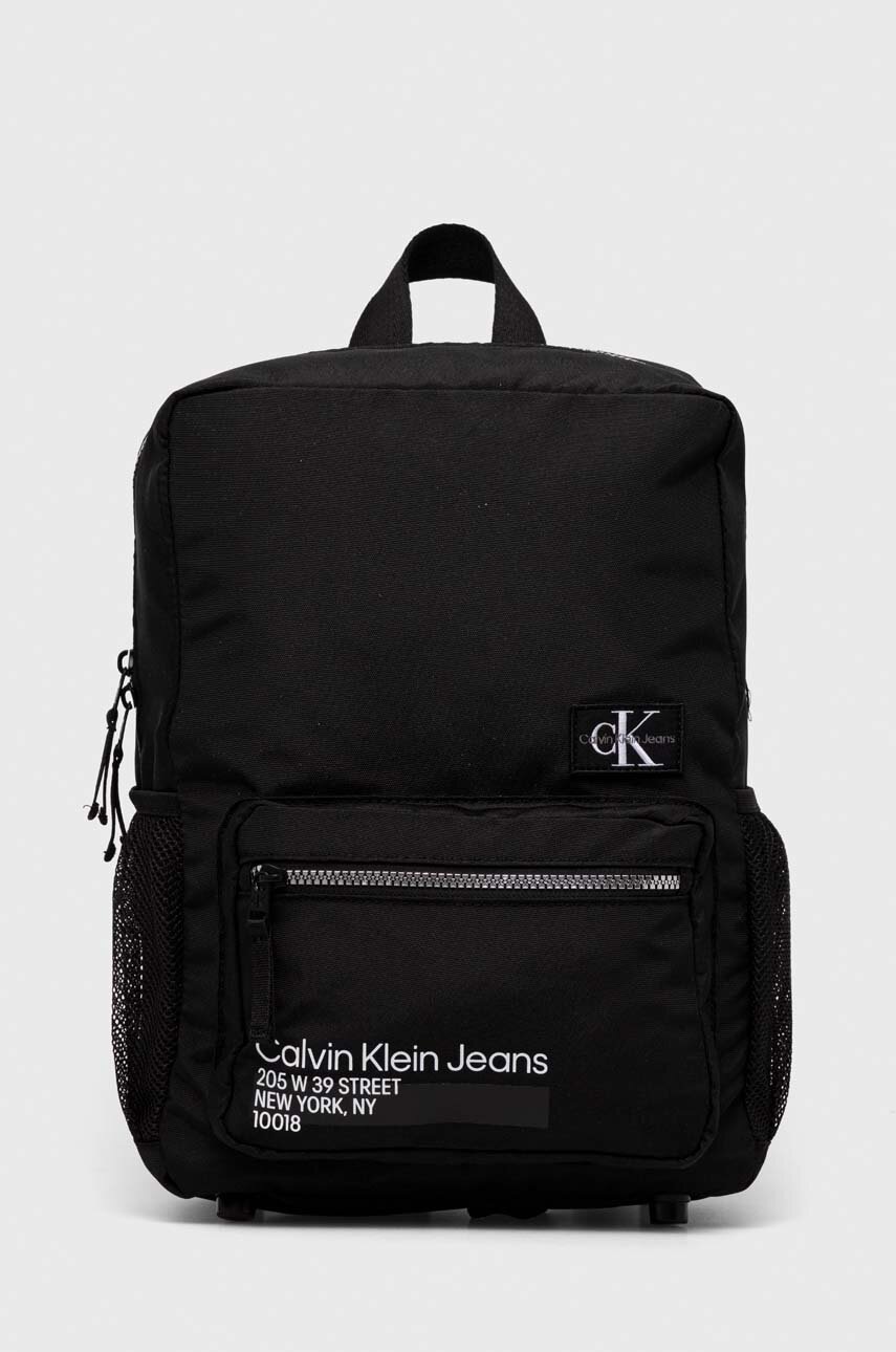 

Детска раница Calvin Klein Jeans в черно голям размер с изчистен дизайн, Черен