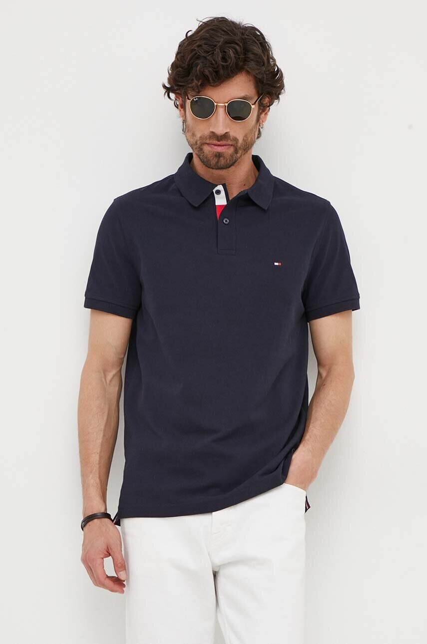 

Памучна тениска с яка Tommy Hilfiger в тъмносиньо с изчистен дизайн, Тъмносин