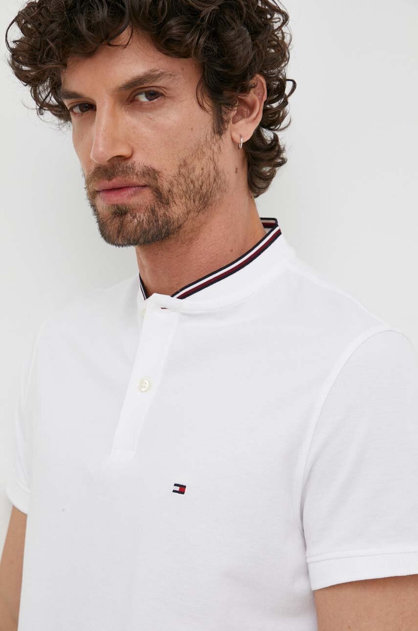 

Памучна тениска с яка Tommy Hilfiger в бяло с изчистен дизайн, Бял