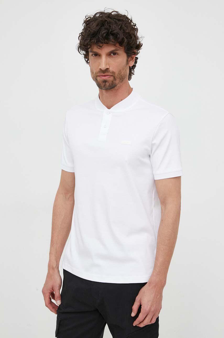 Levně Bavlněné polo tričko Calvin Klein bílá barva, K10K111201