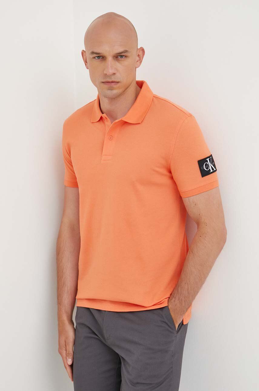 Levně Bavlněné polo tričko Calvin Klein Jeans oranžová barva