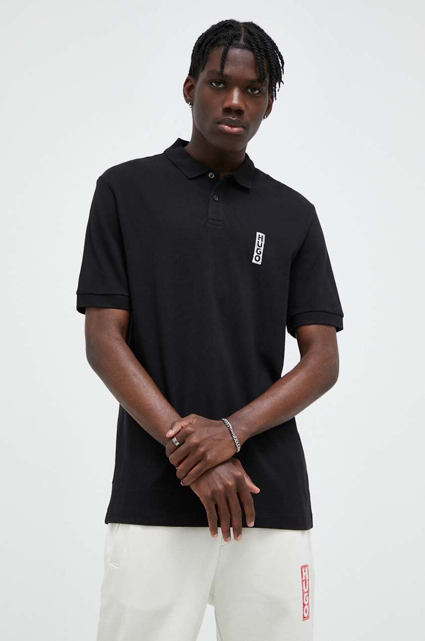 Bavlněné polo tričko HUGO černá barva, s potiskem - černá -  100 % Bavlna