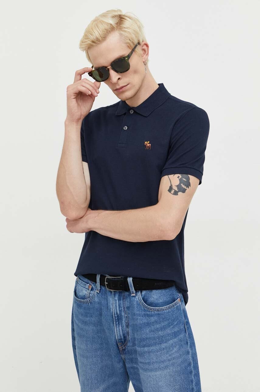 

Тениска с яка Abercrombie & Fitch в тъмносиньо с изчистен дизайн, Тъмносин