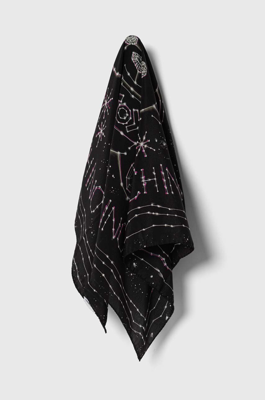E-shop Hedvábný kapesníček Moschino černá barva