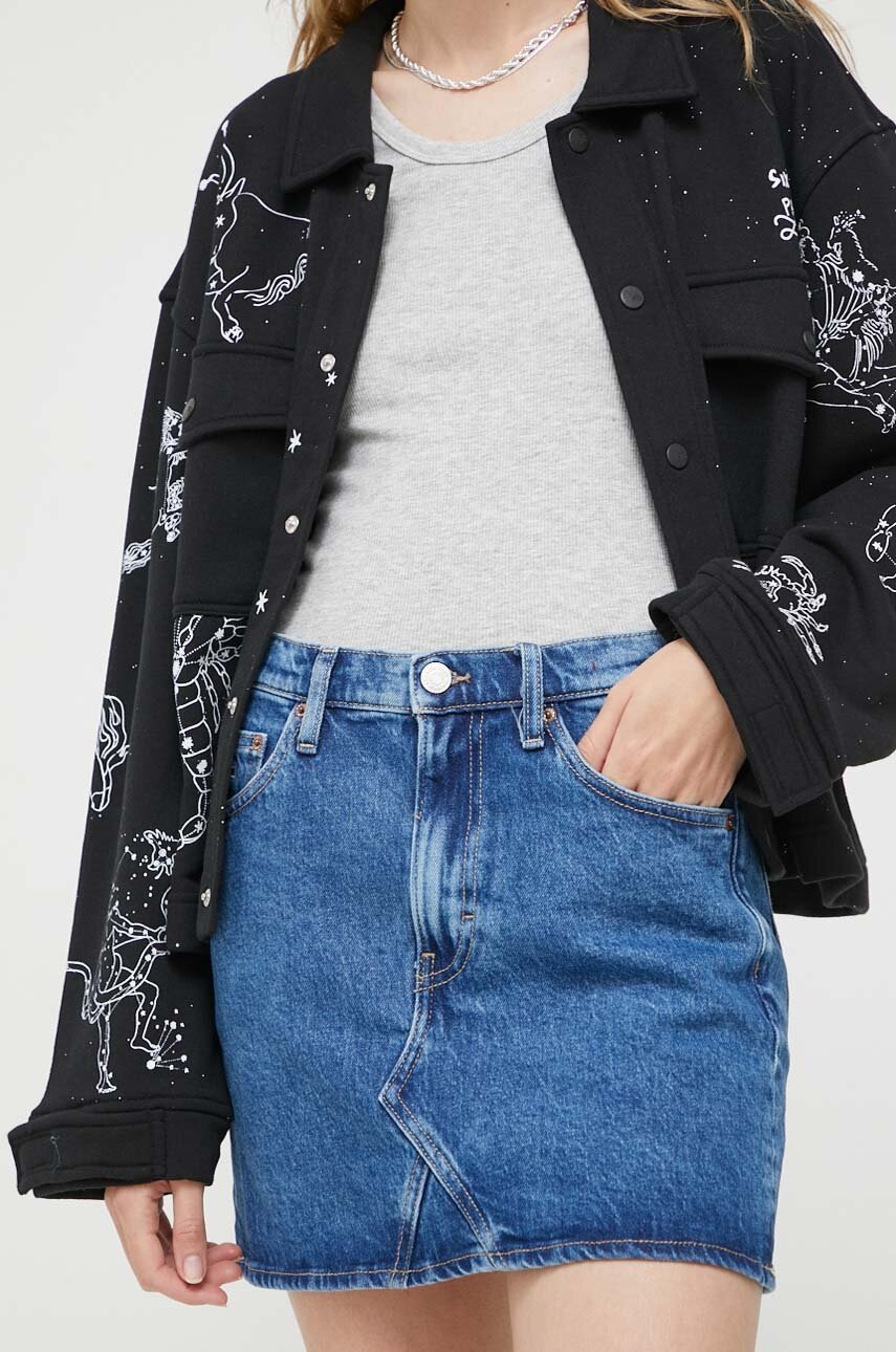 

Дънкова пола Tommy Jeans в синьо къса с кройка тип молив, Син