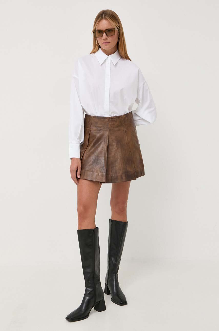 E-shop Kožená sukně Remain hnědá barva, mini, áčková