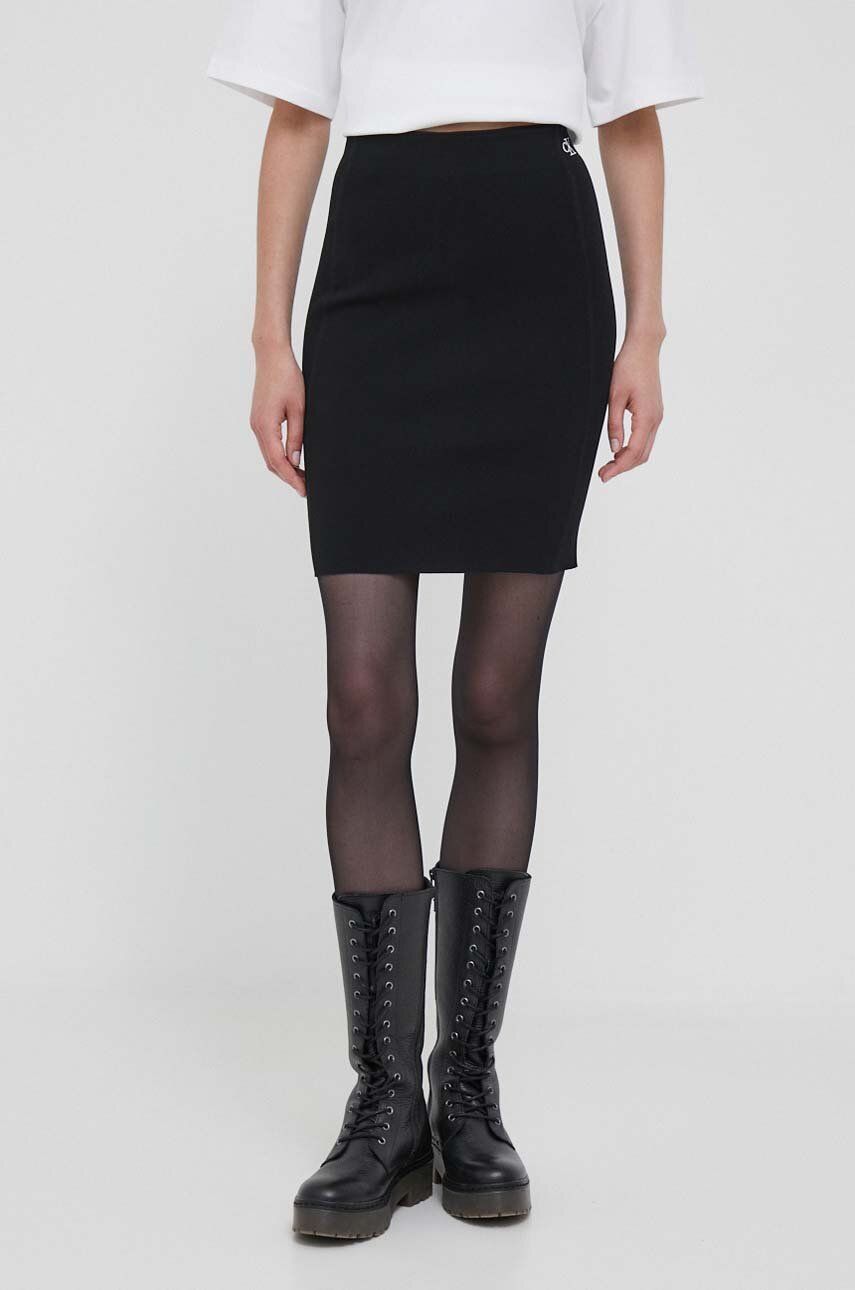 Levně Sukně Calvin Klein Jeans černá barva, mini, pouzdrová