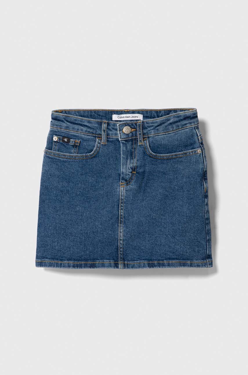 

Детска дънкова пола Calvin Klein Jeans в синьо къса със стандартна кройка, Син