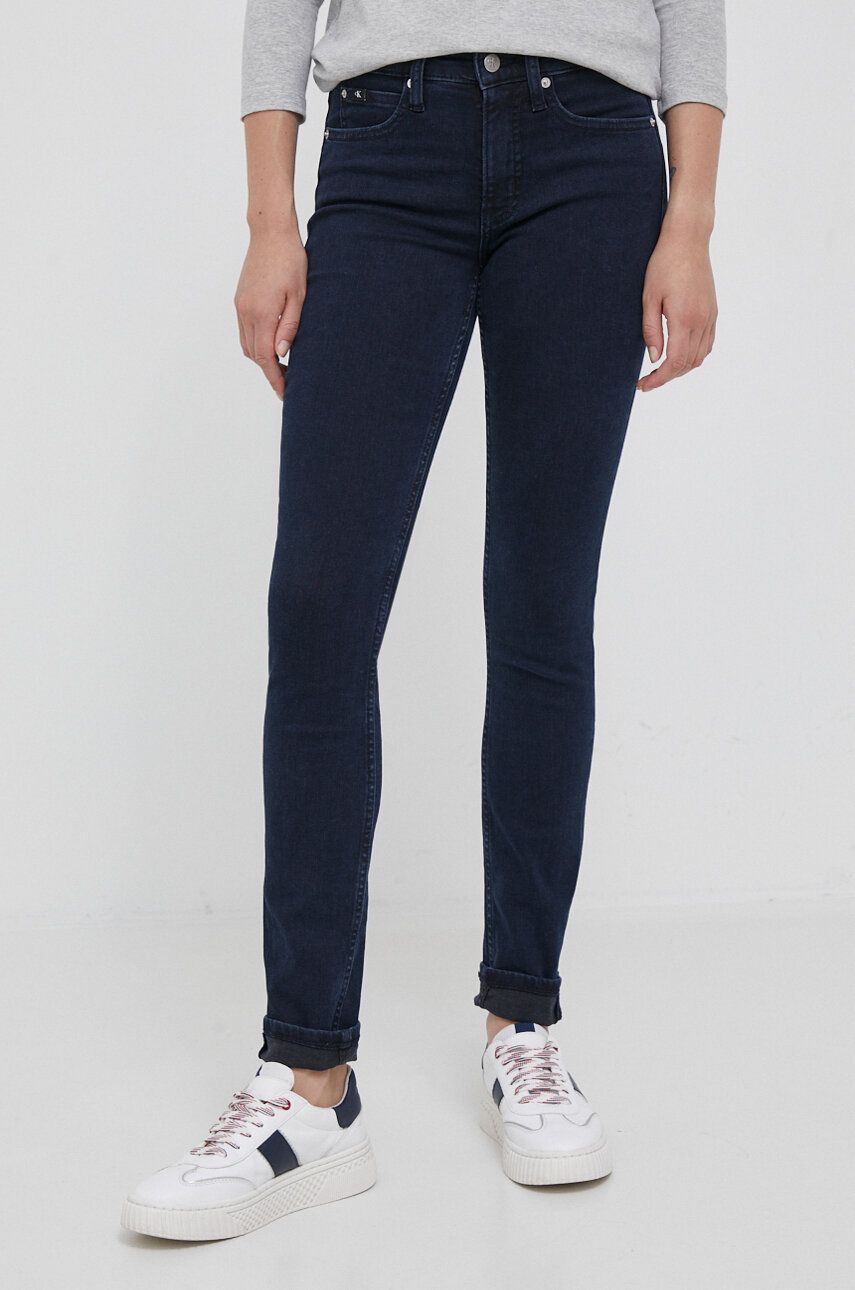 Levně Džíny Calvin Klein Jeans dámské, tmavomodrá barva