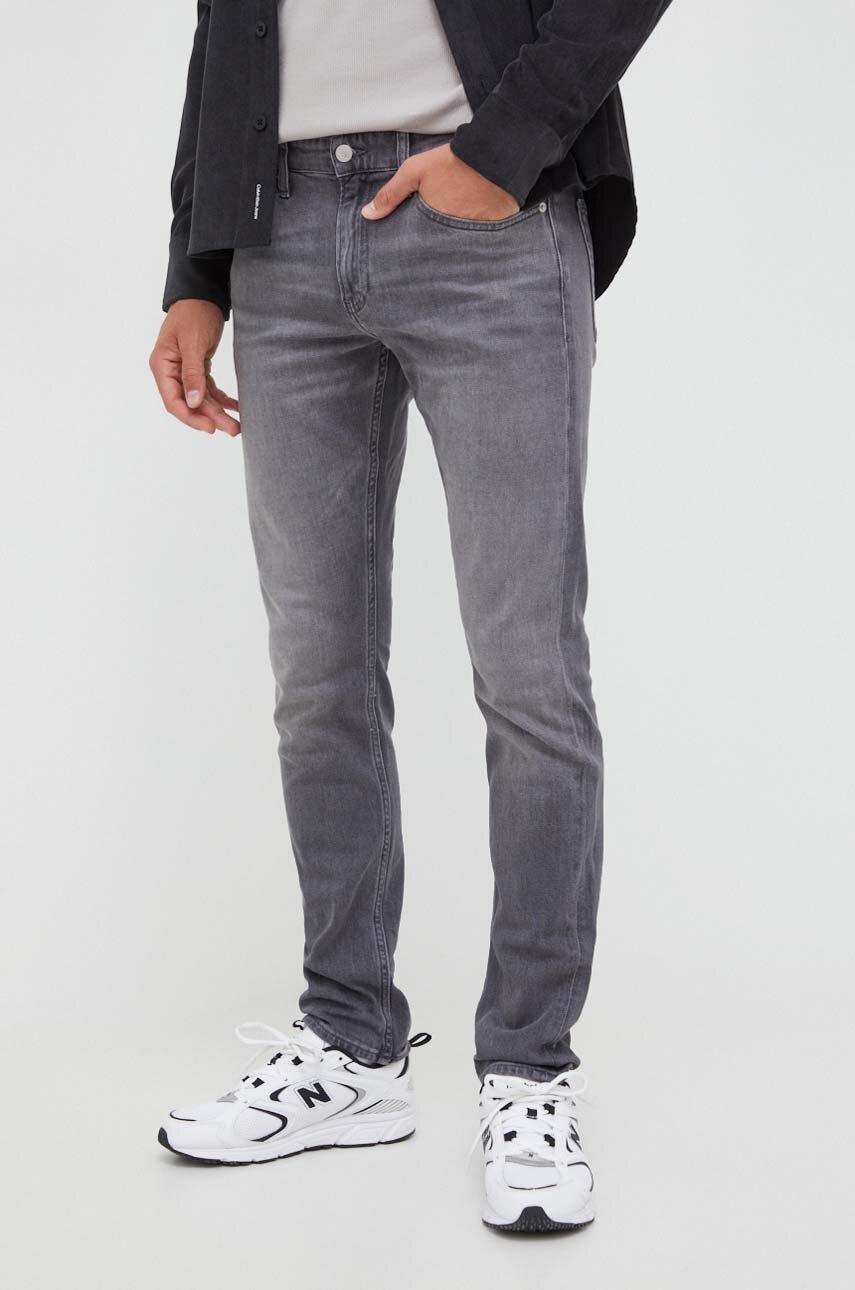 

Дънки Calvin Klein Jeans в сиво, Сив