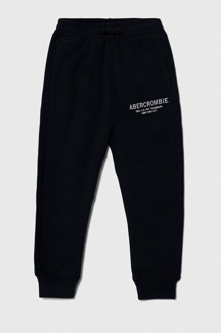 Levně Dětské tepláky Abercrombie & Fitch tmavomodrá barva, s aplikací