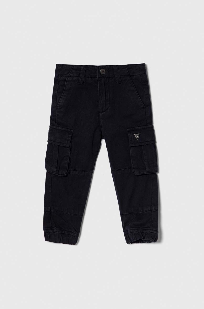 Dětské bavlněné kalhoty Guess tmavomodrá barva, hladké - námořnická modř - 100 % Bavlna
