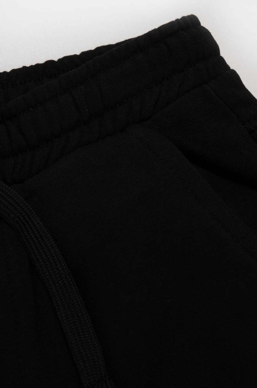 Coccodrillo Pantaloni De Trening Din Bumbac Pentru Copii ZC3120101ASK ART SPORT KIDS Culoarea Negru, Cu Imprimeu
