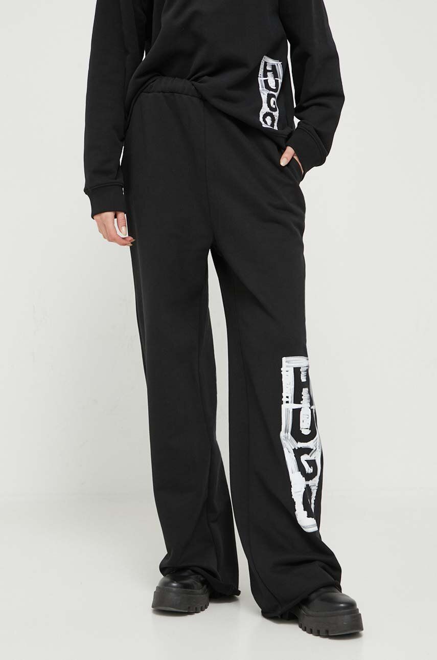 Levně Bavlněné kalhoty HUGO černá barva, s potiskem