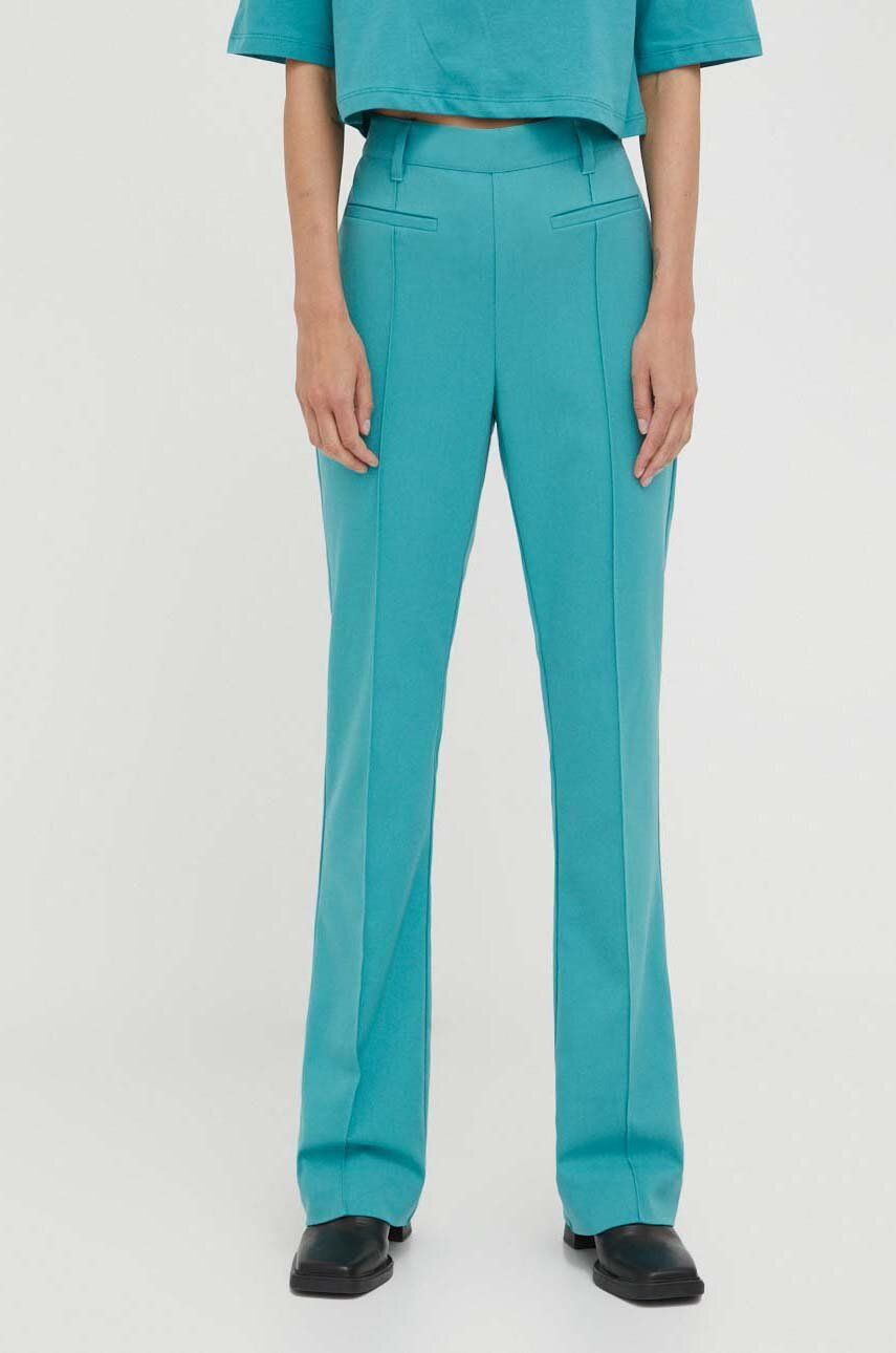 Kalhoty Gestuz Caisa dámské, zelená barva, zvony, high waist - zelená -  64 % Polyester