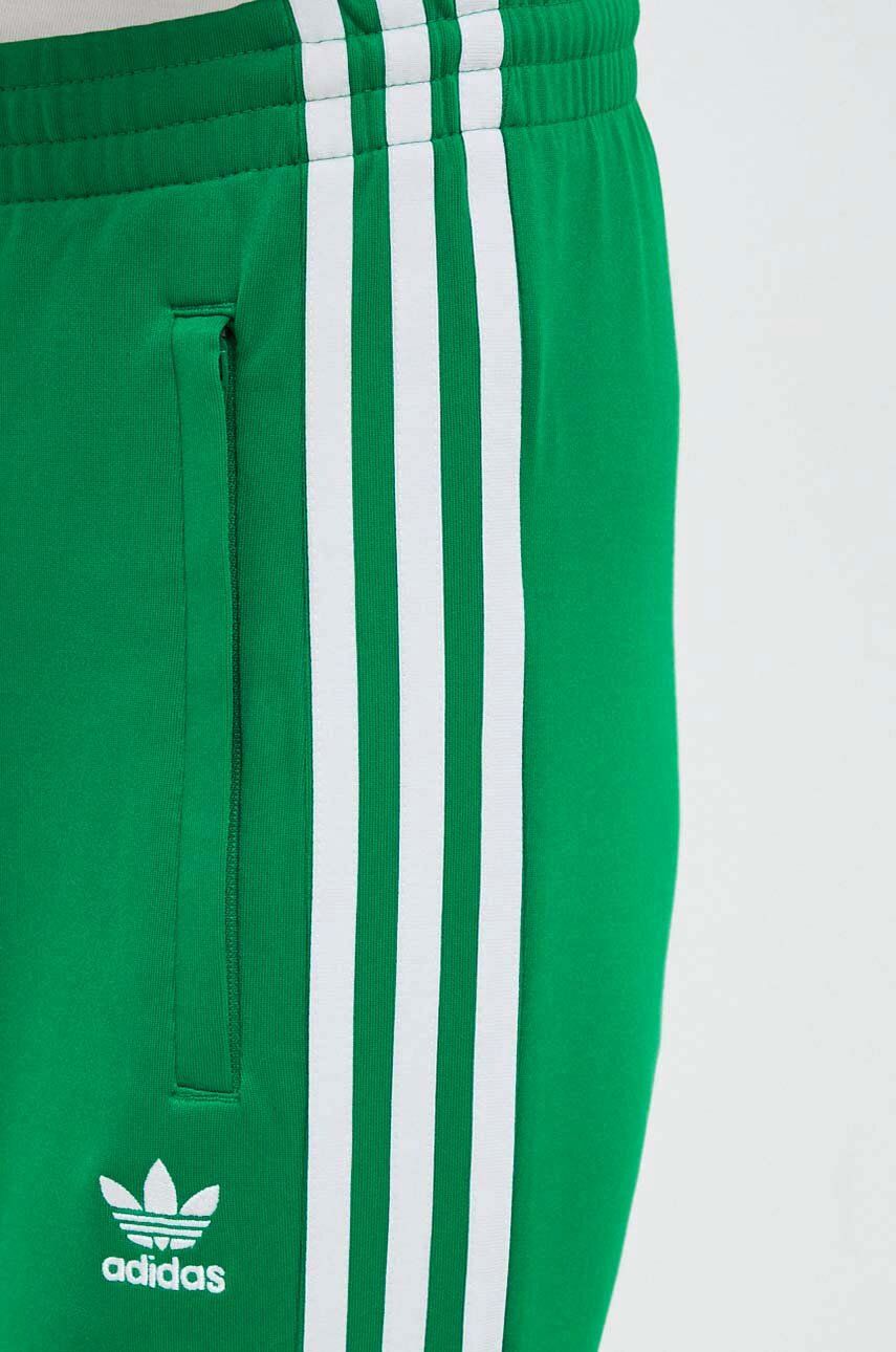 Donji dio trenirke adidas Originals Adicolor Classics SST boja: zelena, s aplikacijom, IK6601