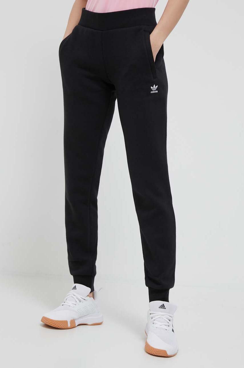 

Спортивні штани adidas Originals колір чорний однотонні