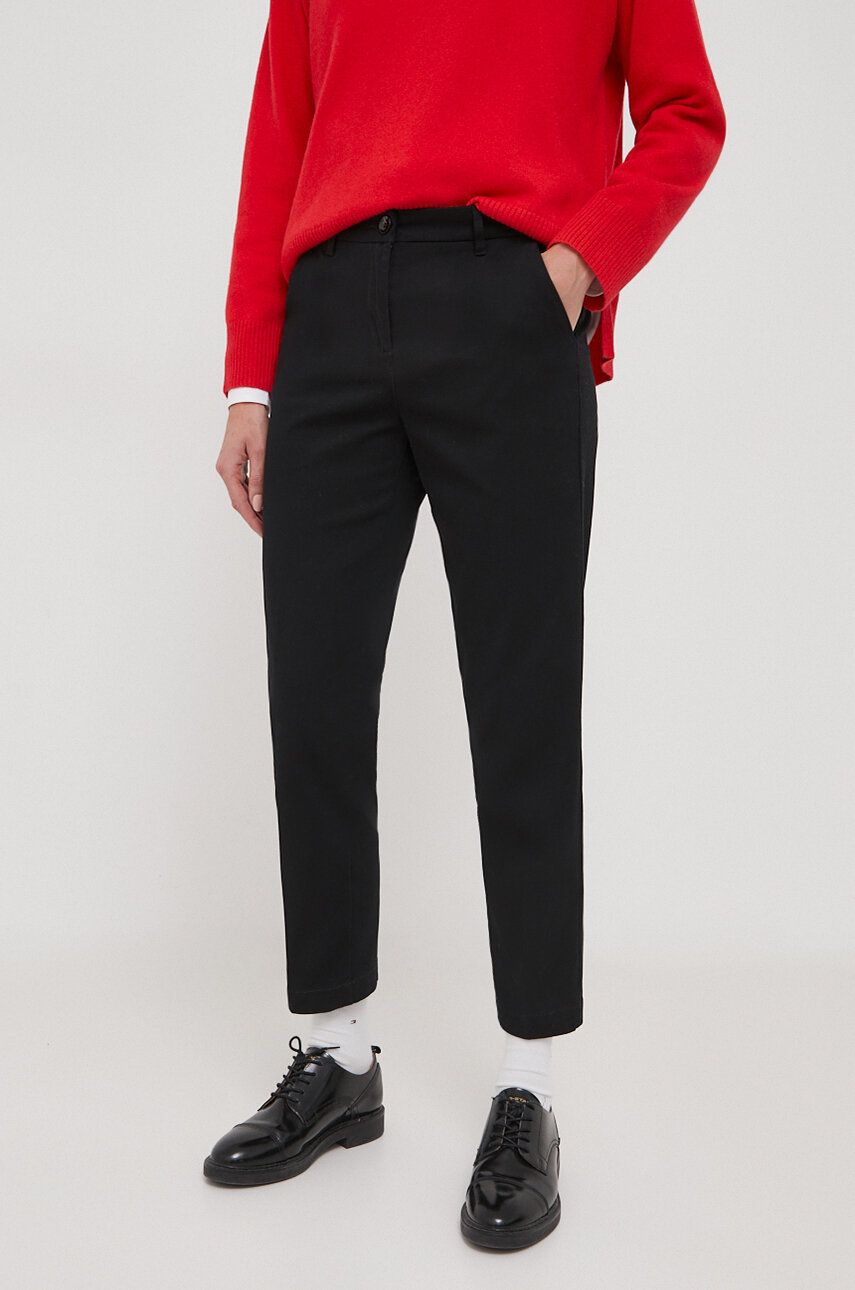 Kalhoty Sisley dámské, černá barva, přiléhavé, medium waist - černá - 98 % Bavlna