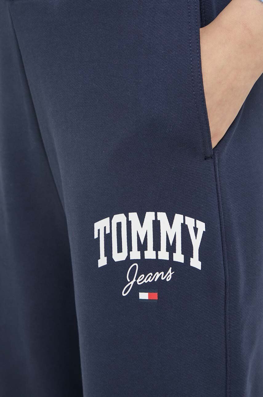 Pamučni donji dio trenirke Tommy Jeans boja: tamno plava, s tiskom