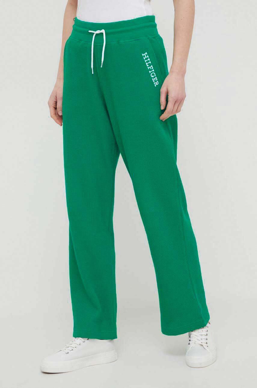 Levně Kalhoty Tommy Hilfiger zelená barva, s aplikací