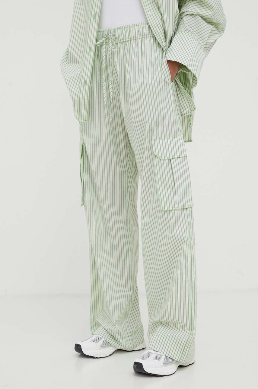 Bavlněné kalhoty Stine Goya Fatuna zelená barva, jednoduché, high waist - zelená - 100 % Organická b