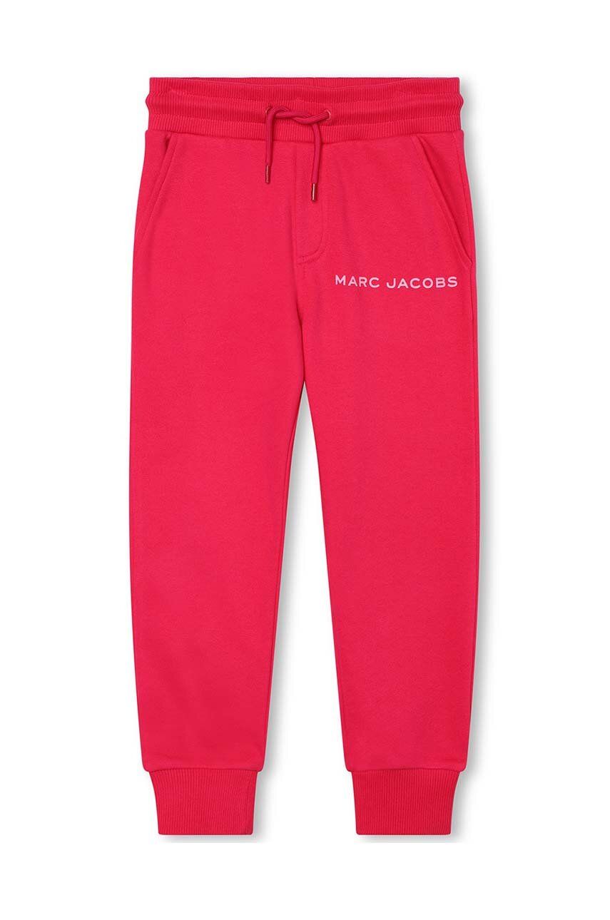 Detské bavlnené tepláky Marc Jacobs červená farba, s nášivkou