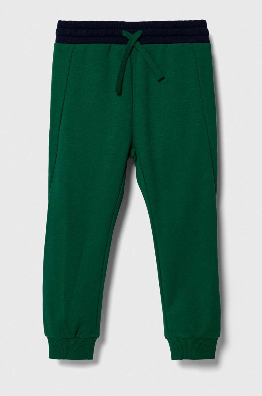 United Colors of Benetton pantaloni de trening pentru copii culoarea verde, neted