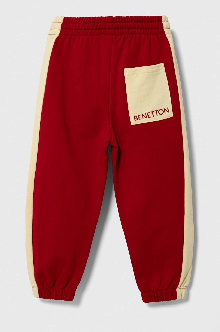 Детские хлопковые штаны United Colors of Benetton цвет красный с узором Детские хлопковые штаны United Colors of Benetton цвет красный с узором