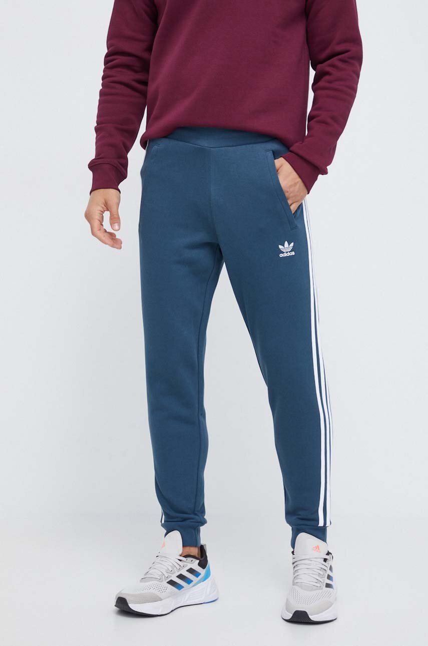 

Спортивні штани adidas Originals з аплікацією