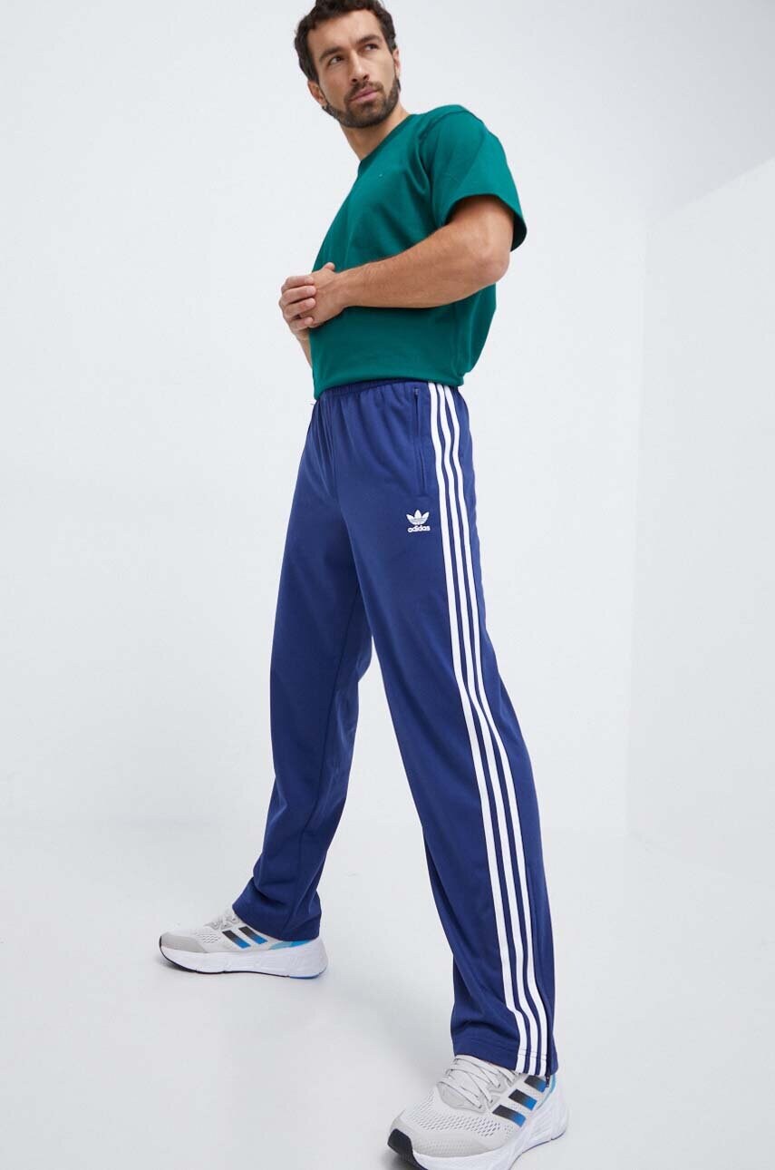 

Спортивные штаны adidas Originals цвет синий с аппликацией