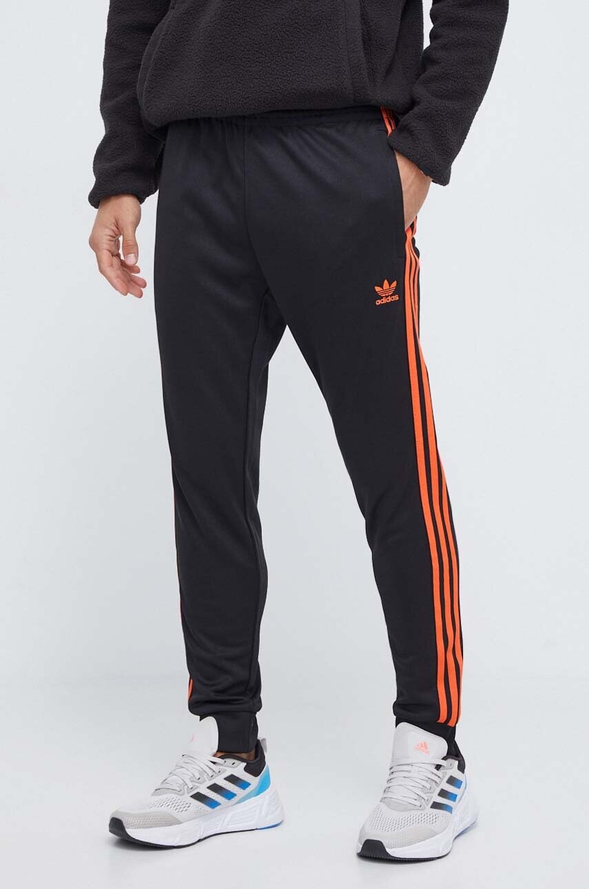 

Спортивные штаны adidas Originals цвет чёрный с аппликацией