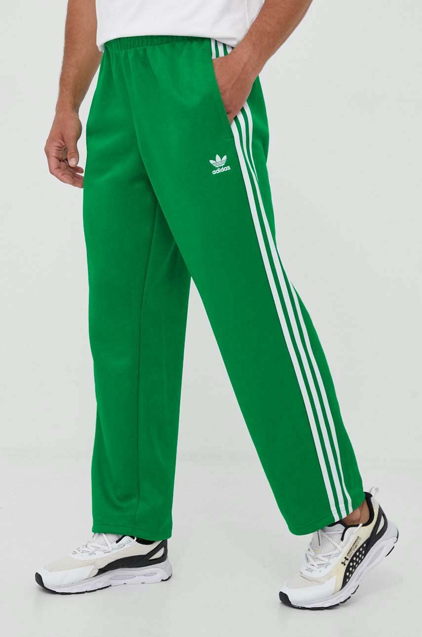 Tepláky adidas Originals Adicolor zelená barva, s aplikací - zelená -  100 % Recyklovaný polyes