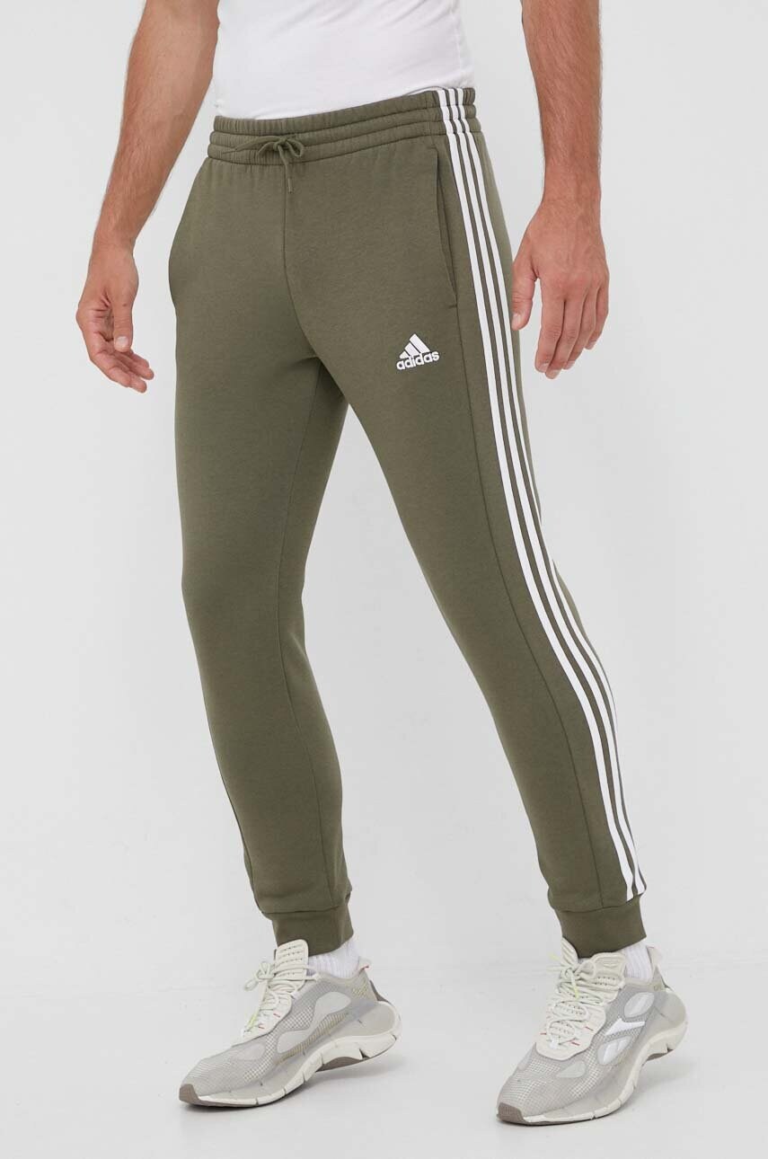 

Спортивні штани adidas колір зелений з аплікацією