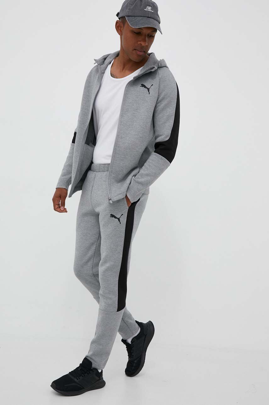Tréninkové kalhoty Puma šedá barva, s potiskem - šedá -  Hlavní materiál: 77 % Bavlna