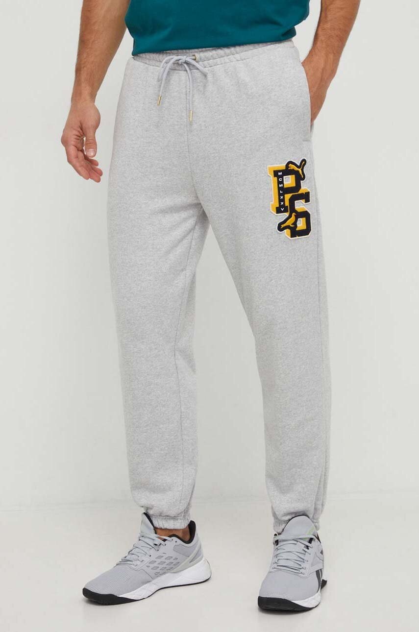 Puma pantaloni de trening din bumbac PUMA X STAPLE culoarea gri, cu imprimeu