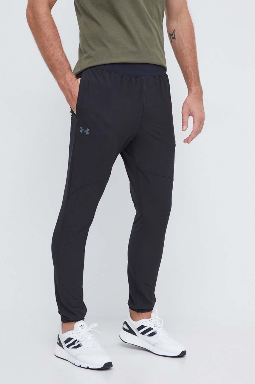 Tréninkové kalhoty Under Armour Woven černá barva, hladké - černá - Hlavní materiál: 91 % Polyester